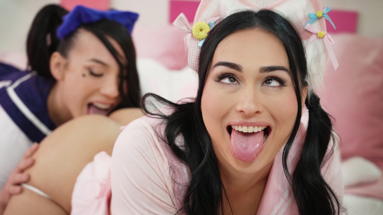 Lesbian Kawaii Streamers Go Wild – Kasey Kei & Ember Fiera
